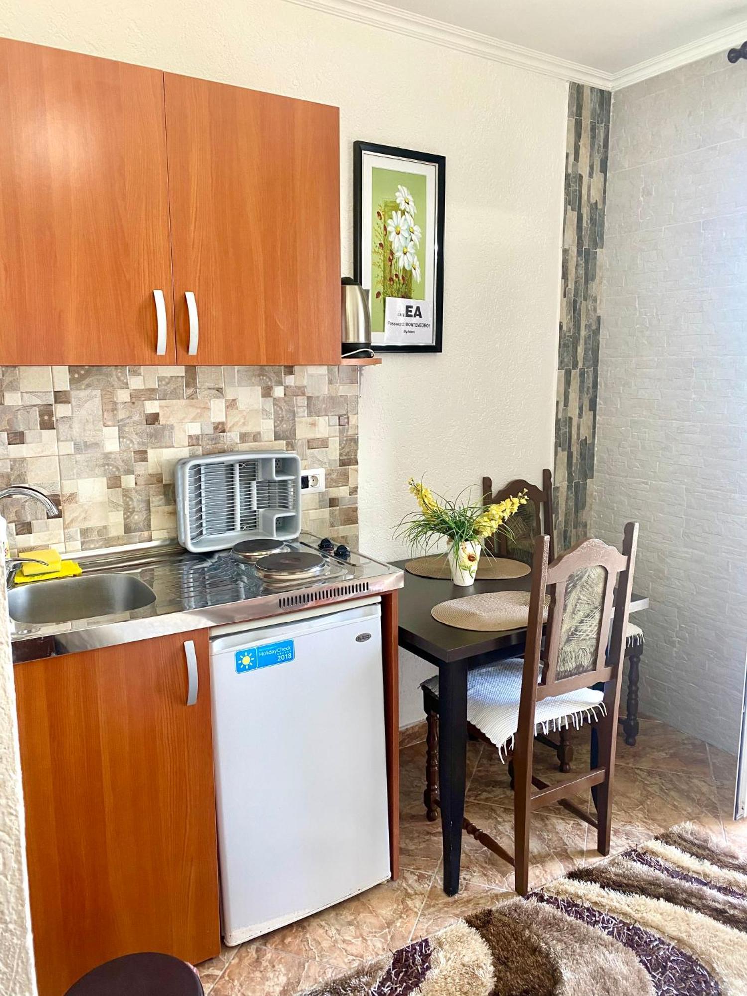 Apartments Zuto Улцинь Екстер'єр фото