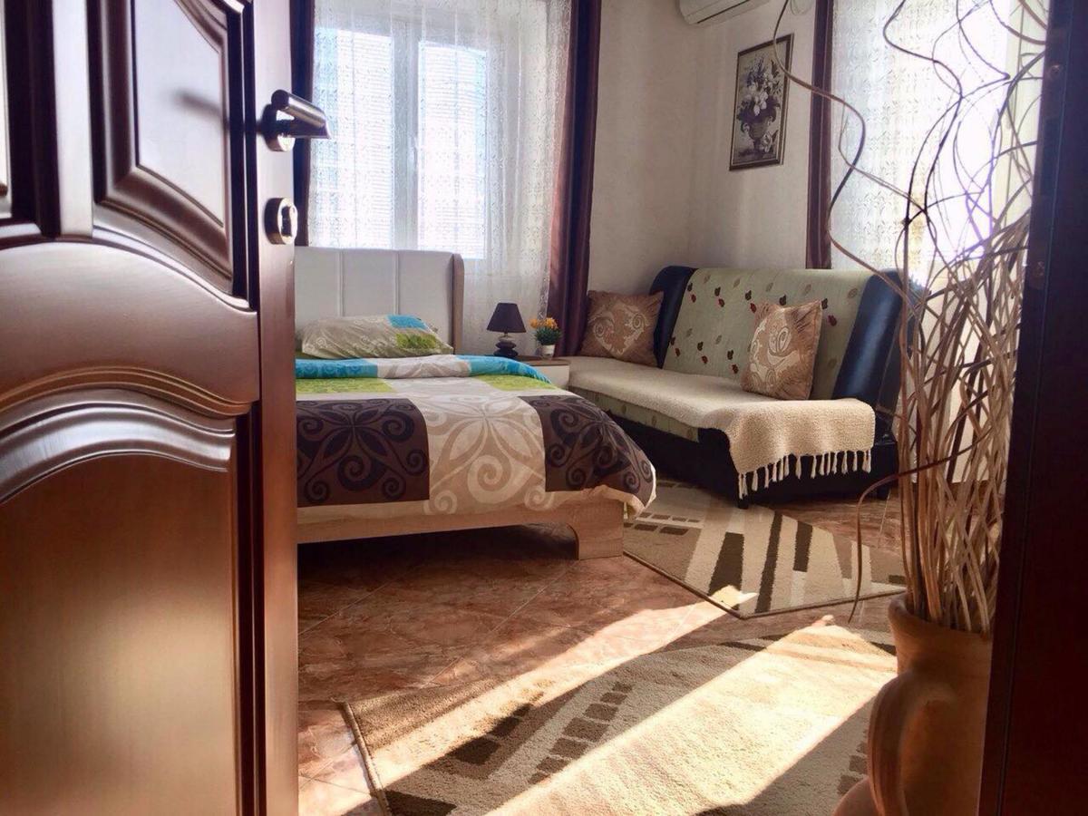 Apartments Zuto Улцинь Екстер'єр фото