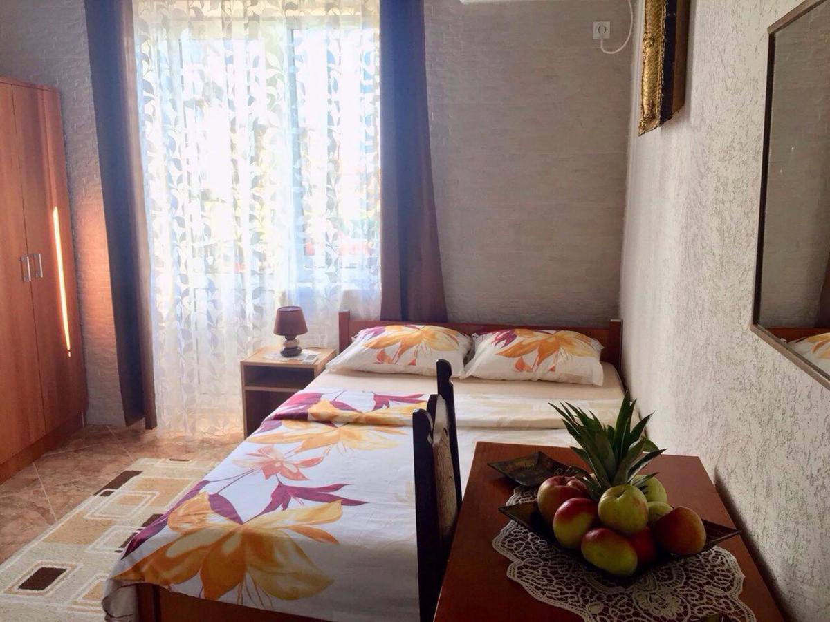 Apartments Zuto Улцинь Екстер'єр фото