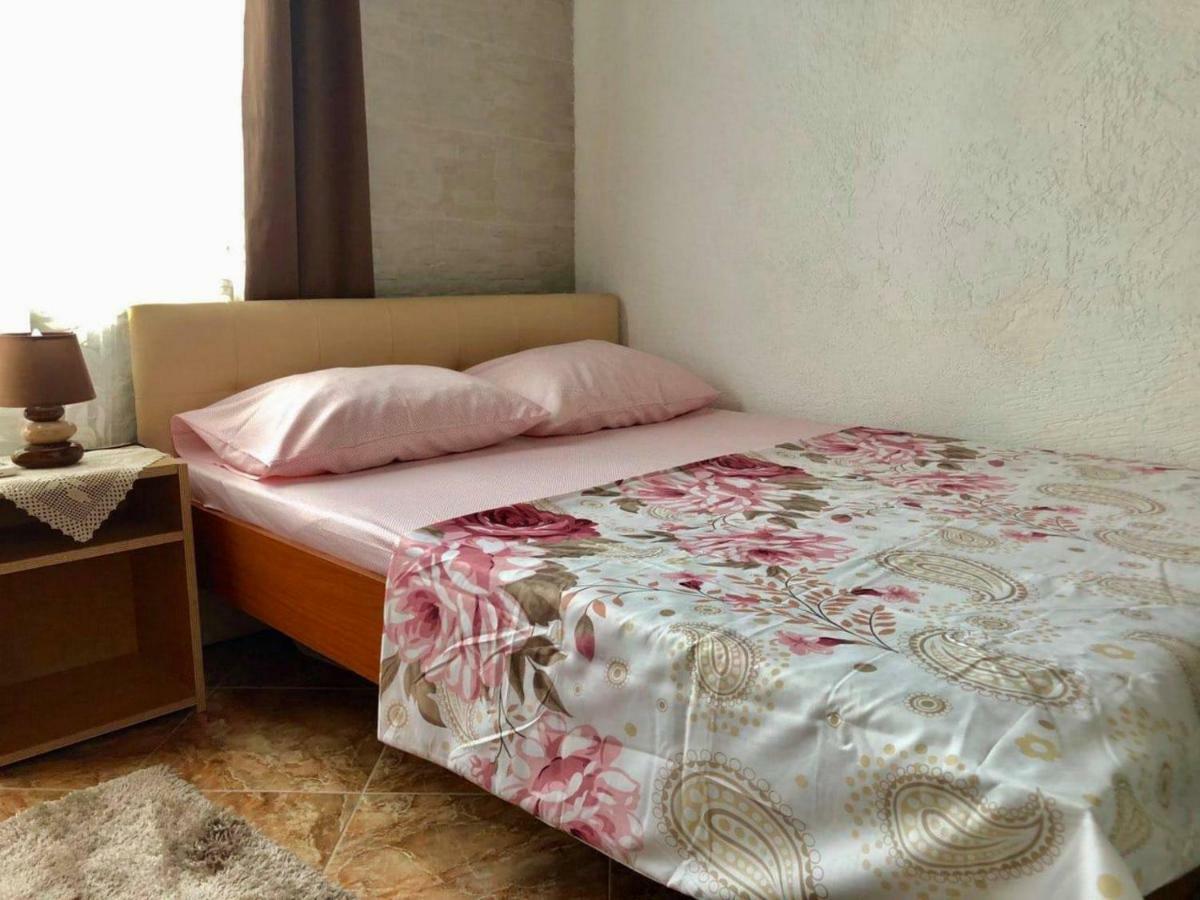 Apartments Zuto Улцинь Екстер'єр фото