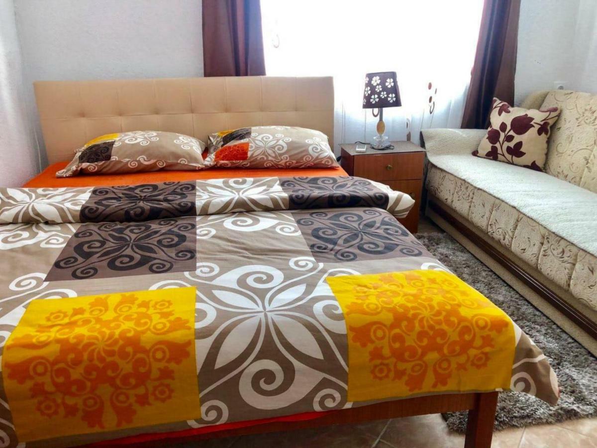 Apartments Zuto Улцинь Екстер'єр фото