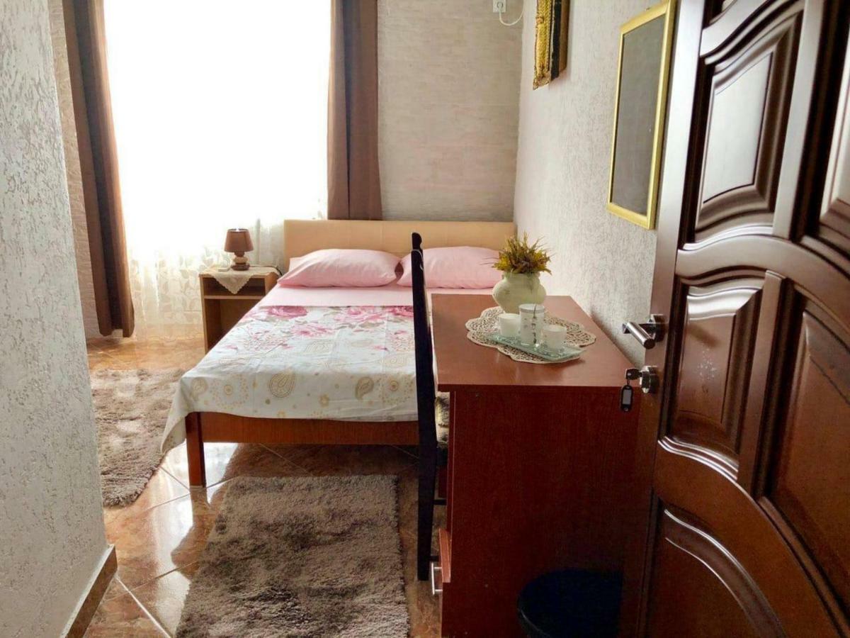 Apartments Zuto Улцинь Екстер'єр фото