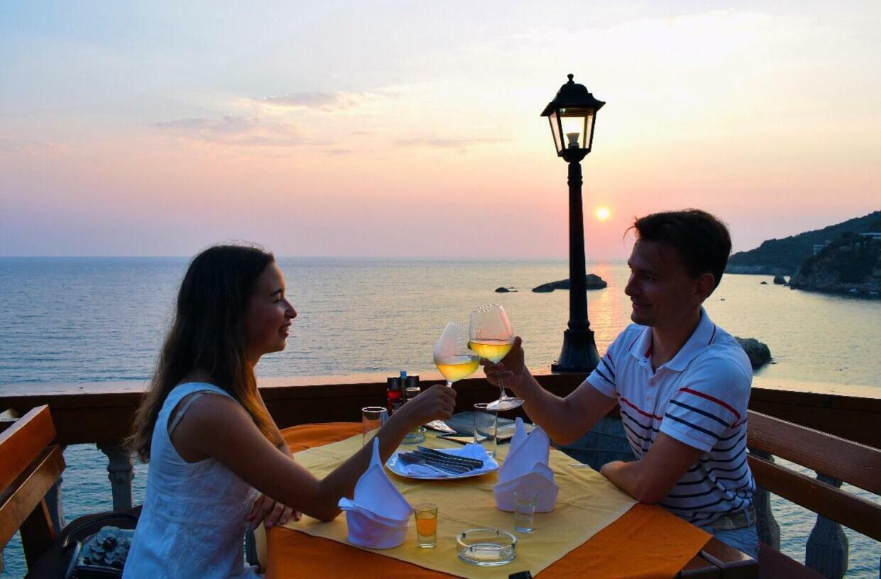 Apartments Zuto Улцинь Екстер'єр фото